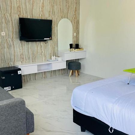 Urbanview Hotel Nimara Ngawi By Reddoorz Экстерьер фото