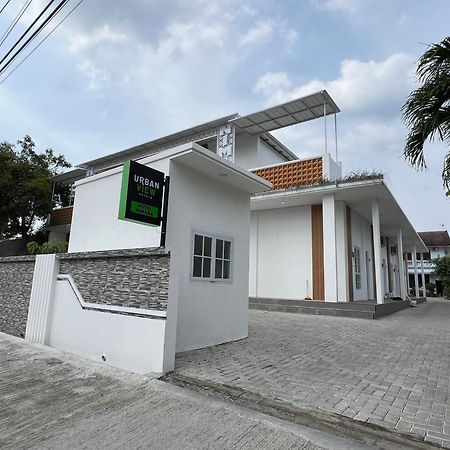 Urbanview Hotel Nimara Ngawi By Reddoorz Экстерьер фото