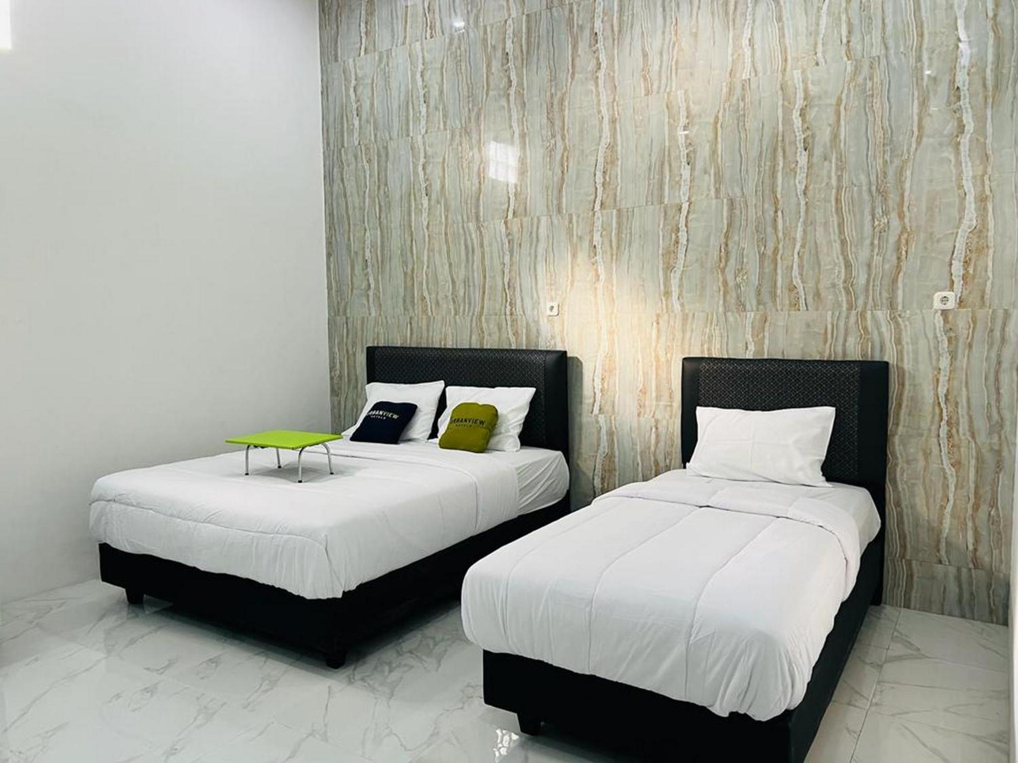 Urbanview Hotel Nimara Ngawi By Reddoorz Экстерьер фото