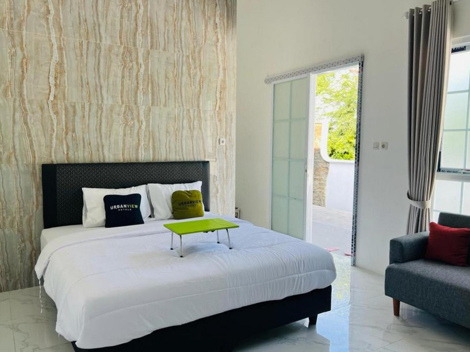 Urbanview Hotel Nimara Ngawi By Reddoorz Экстерьер фото