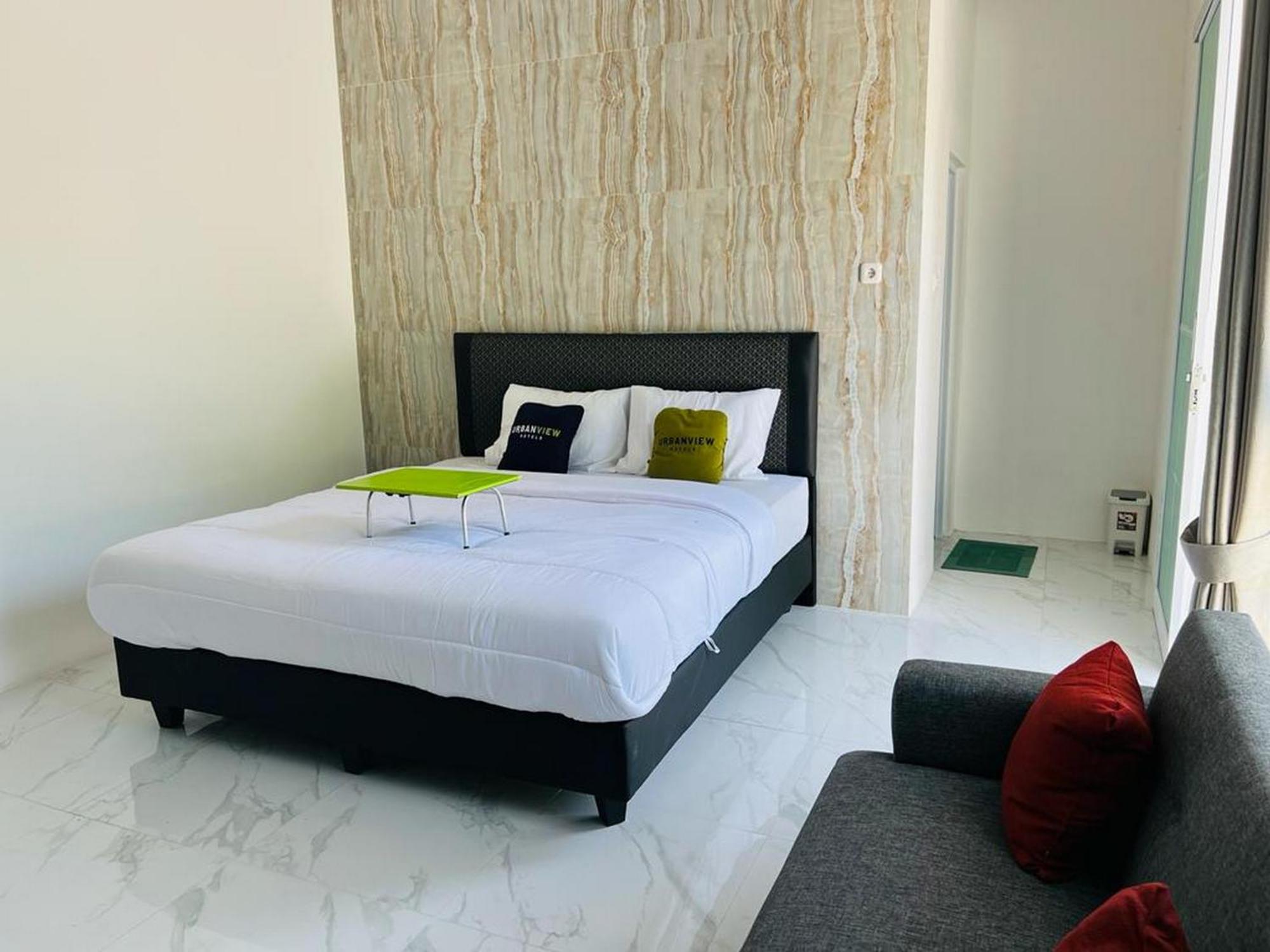 Urbanview Hotel Nimara Ngawi By Reddoorz Экстерьер фото
