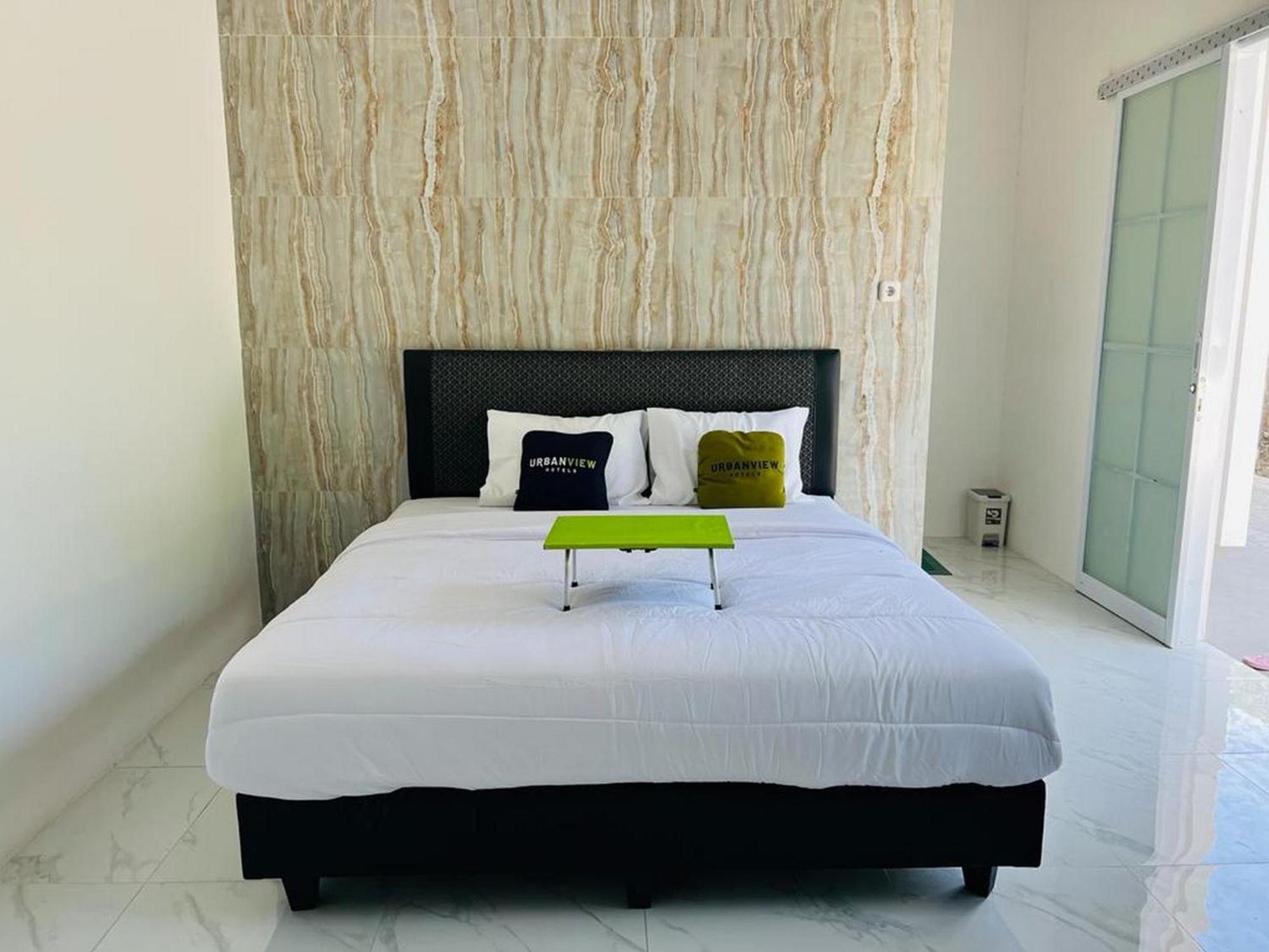 Urbanview Hotel Nimara Ngawi By Reddoorz Экстерьер фото