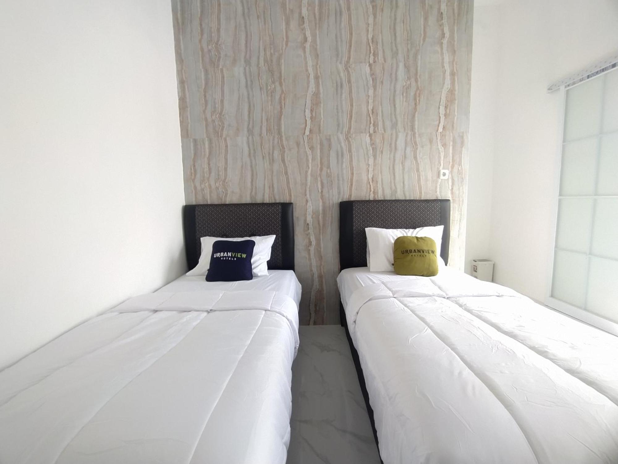 Urbanview Hotel Nimara Ngawi By Reddoorz Экстерьер фото
