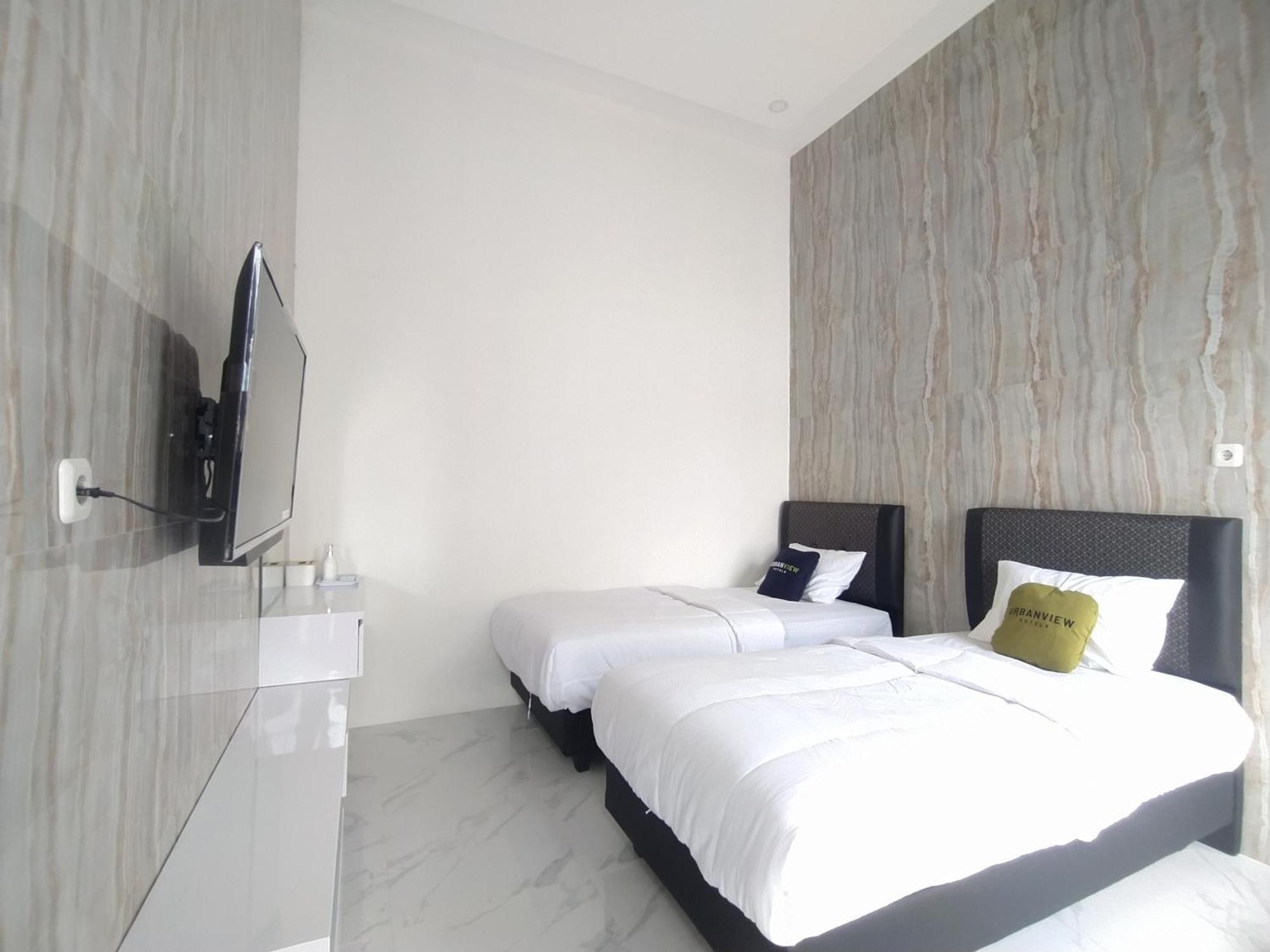 Urbanview Hotel Nimara Ngawi By Reddoorz Экстерьер фото