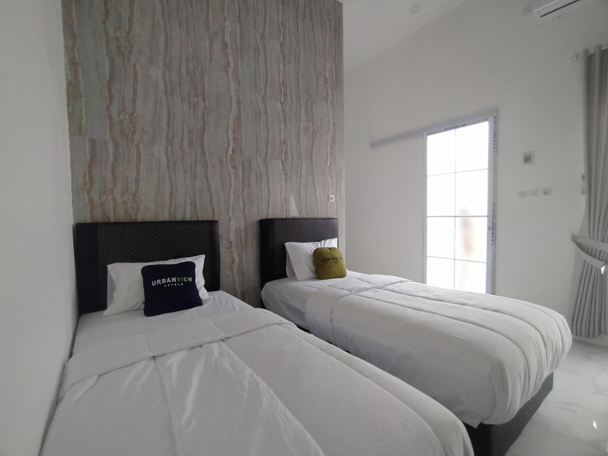 Urbanview Hotel Nimara Ngawi By Reddoorz Экстерьер фото