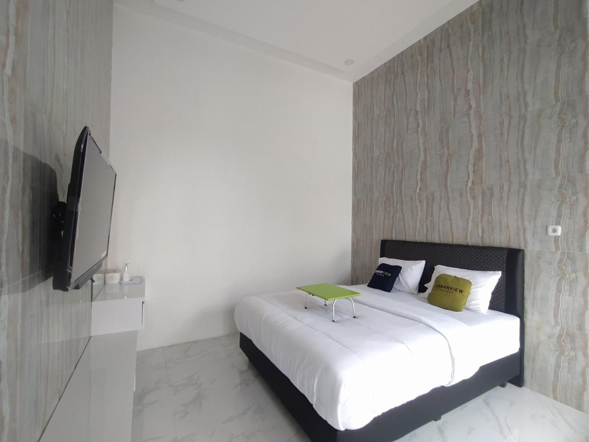 Urbanview Hotel Nimara Ngawi By Reddoorz Экстерьер фото