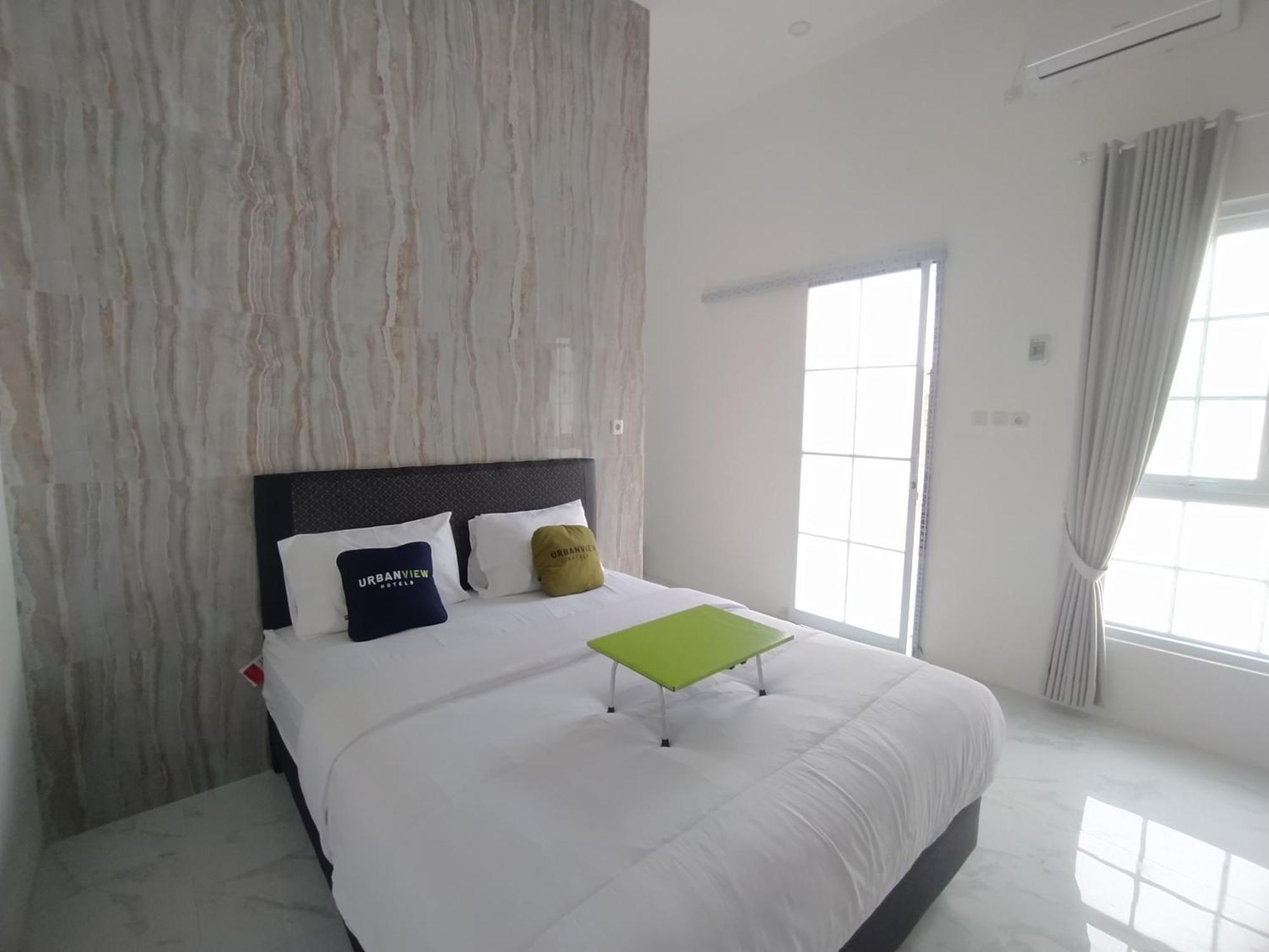 Urbanview Hotel Nimara Ngawi By Reddoorz Экстерьер фото