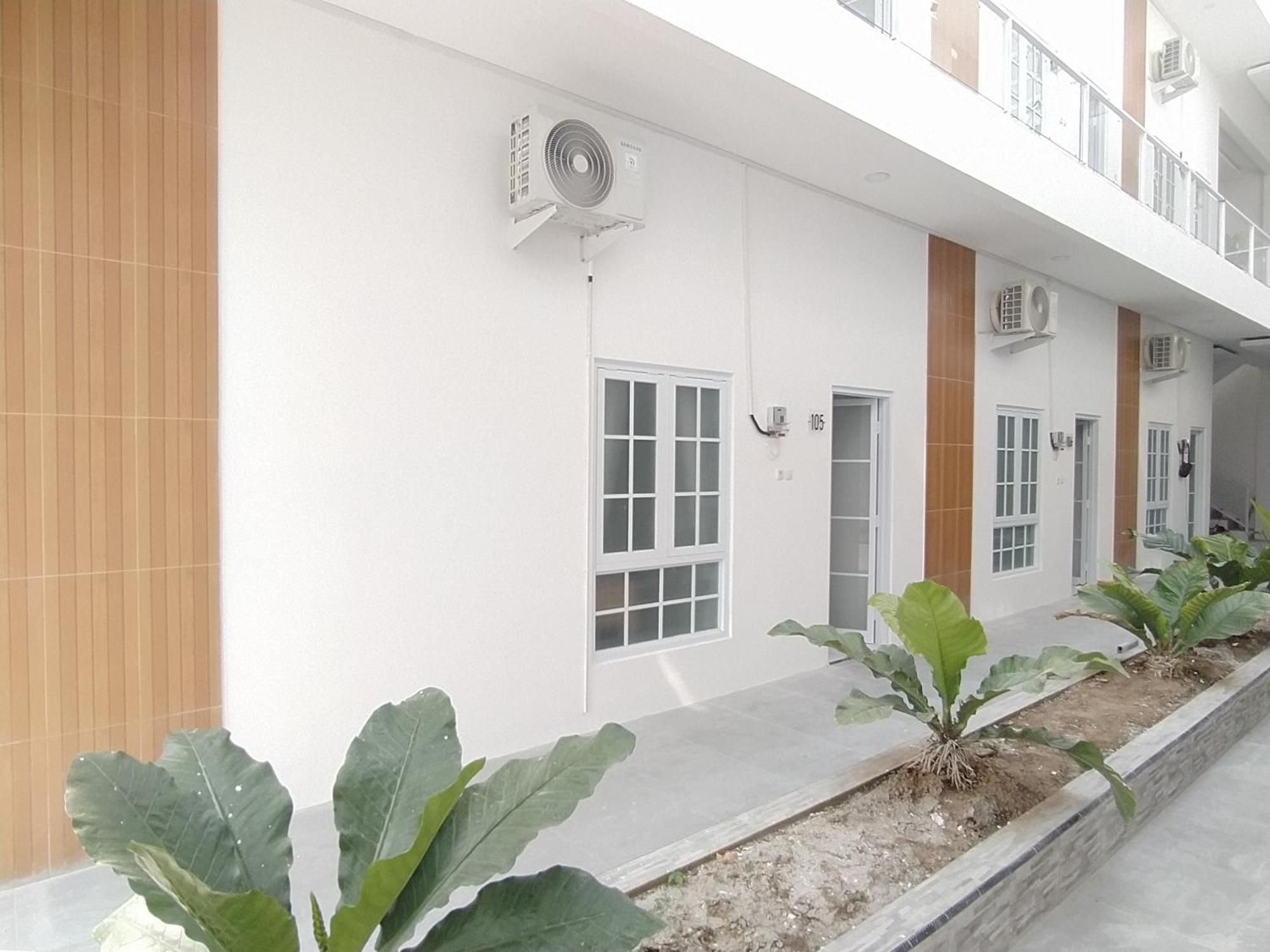 Urbanview Hotel Nimara Ngawi By Reddoorz Экстерьер фото