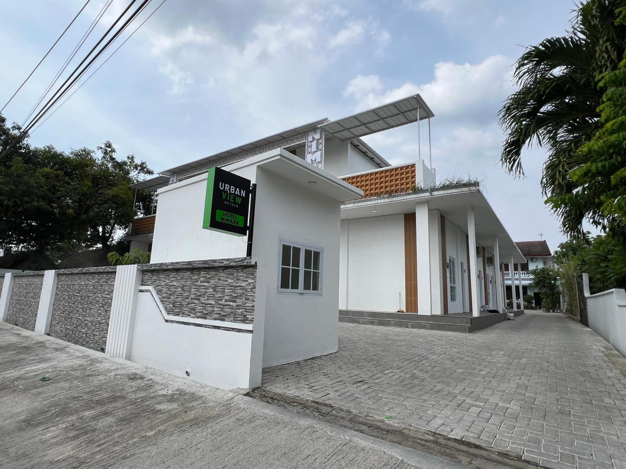 Urbanview Hotel Nimara Ngawi By Reddoorz Экстерьер фото