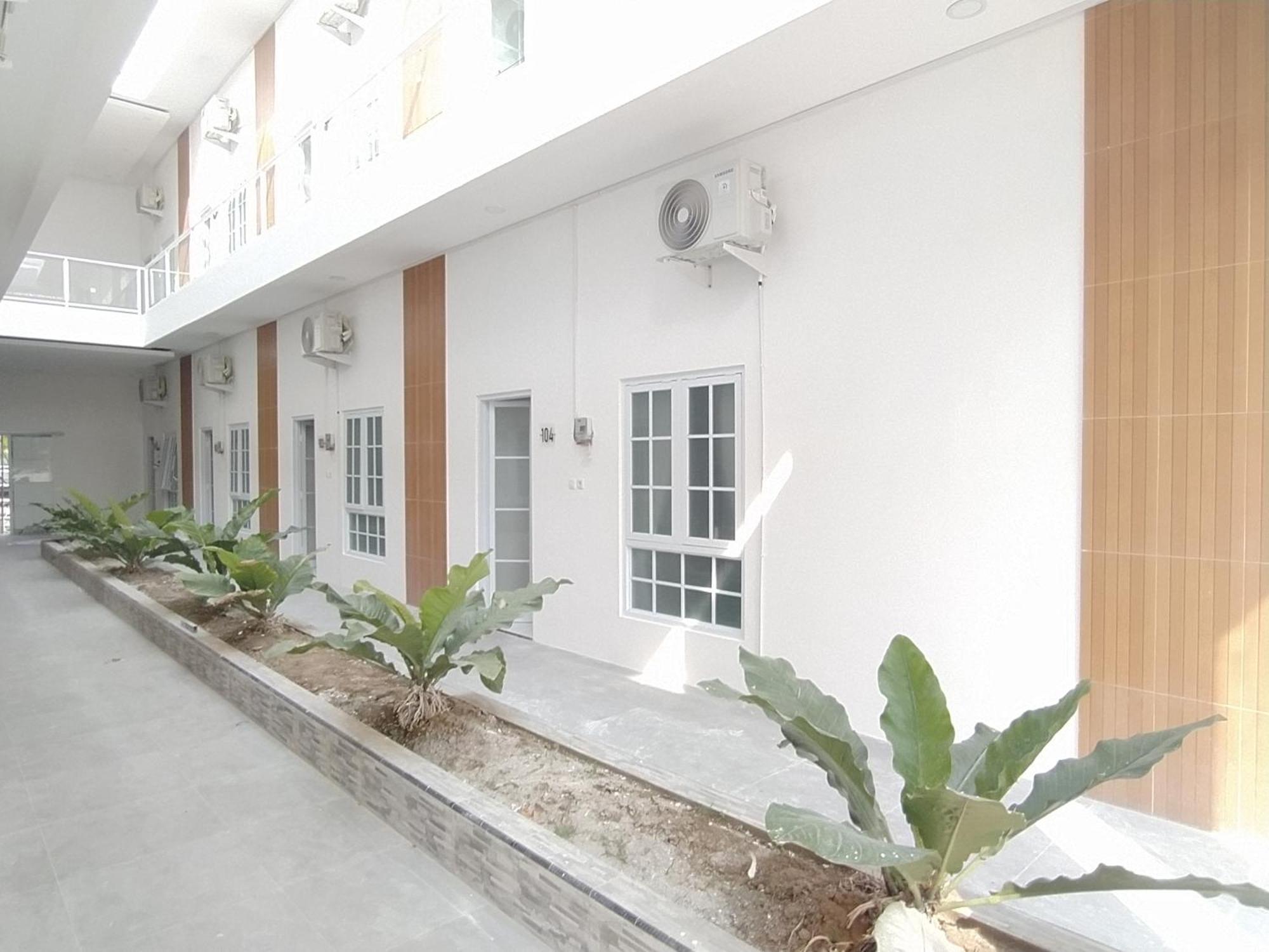 Urbanview Hotel Nimara Ngawi By Reddoorz Экстерьер фото